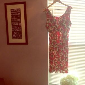Romantic floral dress. Print loves curves!